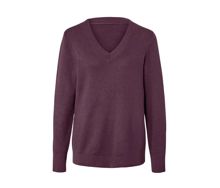 Lila Strickpullover mit V-Ausschnitt.