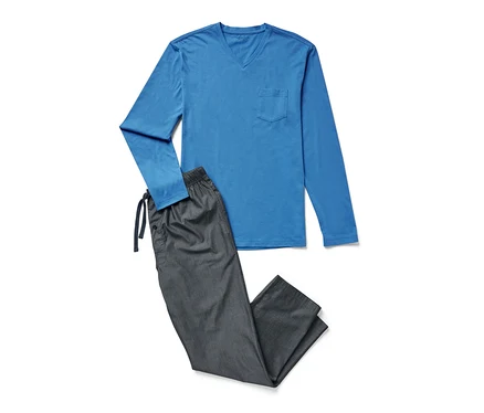 Blauer Pyjama mit gewebter Hose.