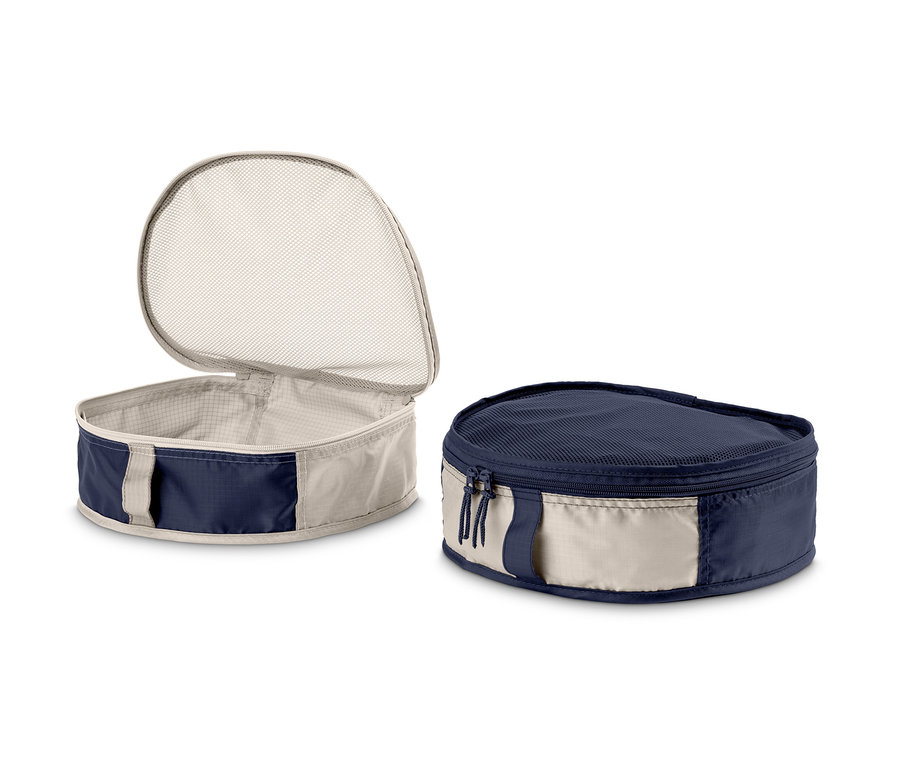 Zwei Rucksack-Organizer. Einer ist offen, der andere geschlossen.