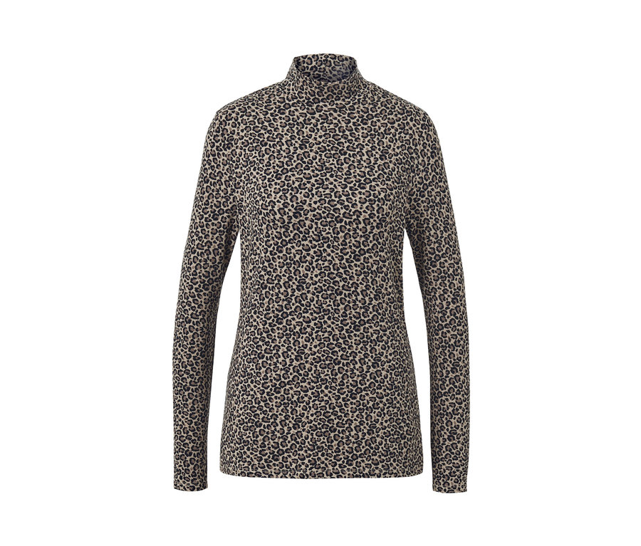 Ein bedrucktes Blusenshirt mit Stehkragen und Leopardenmuster.