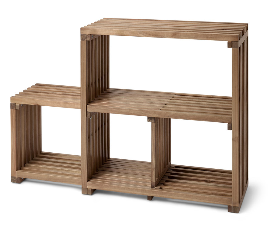 Ein dreistufiges, erweiterbares Holzregal.