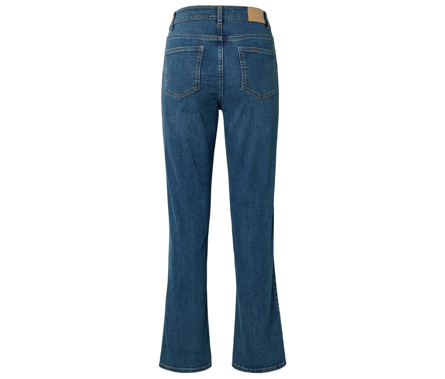 Rückansicht einer blauen Jeanshose mit geradem Bein.