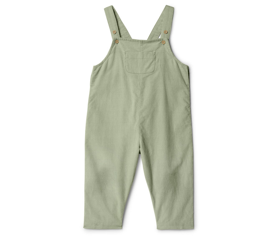 Hellgrüne Kinderlatzhose mit Tasche auf der Brust, isoliert auf weißem Hintergrund.