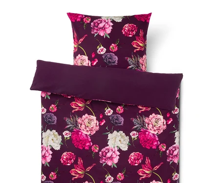 Dunkelviolette Bettwäsche mit Blumenmuster, bestehend aus einem Kissen und einem gefalteten Bettbezug mit rosa, fuchsiafarbenen und weißen Pfingstrosen.
