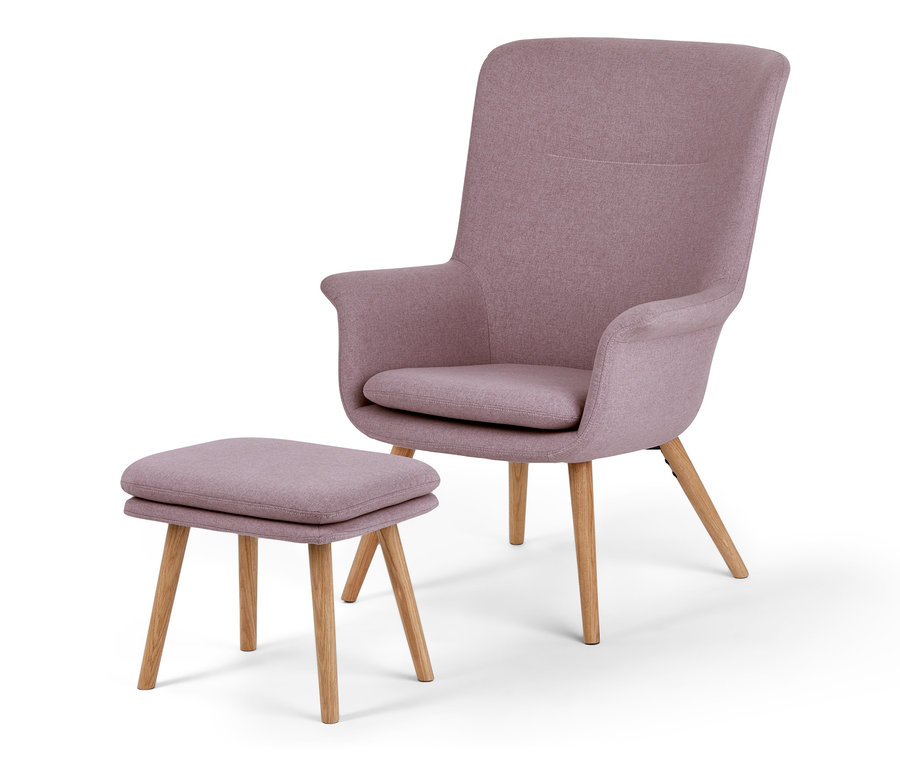 Ein Sessel mit Fußhocker.