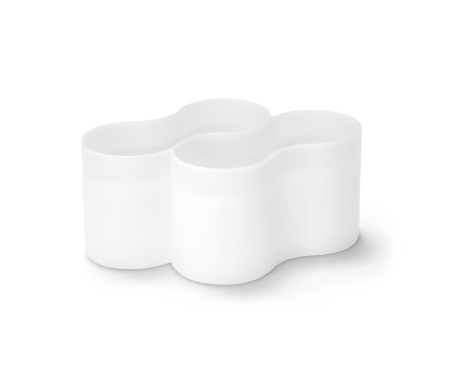 Weißer Tubenhalter mit drei Fächern.