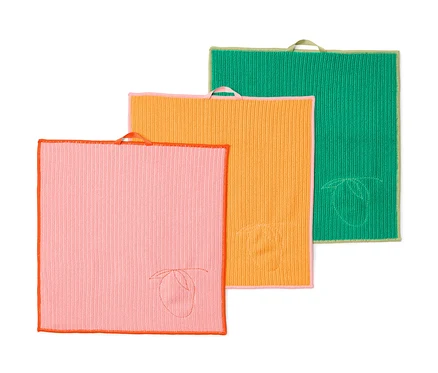 Drei Universal-Reinigungstücher in Pink, Orange und Grün mit Pfirsichstickerei.