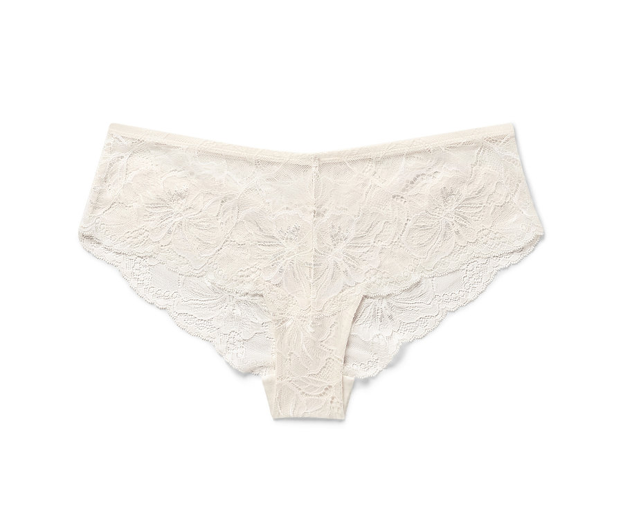 Ein cremefarbener Spitzen-Hipster auf einem weißen Hintergrund.