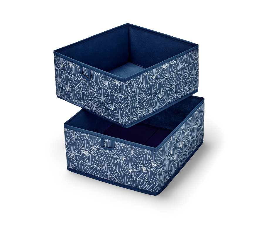 Zwei große Schubladen-Ordnungsboxen sind übereinander gestapelt.