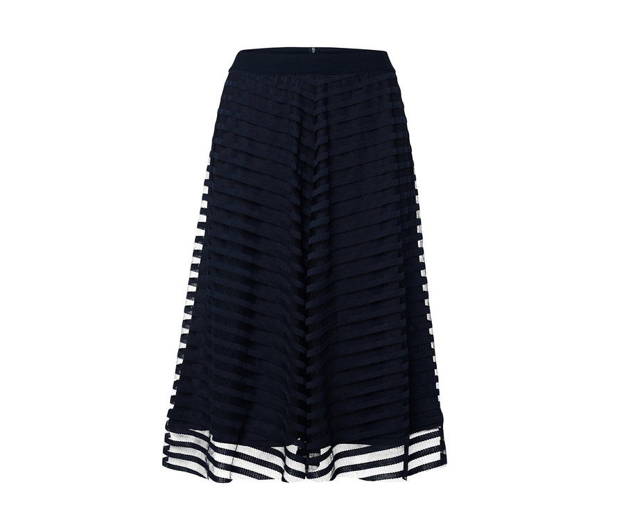 Mesh-Rock mit schwarzen und weißen Streifen.