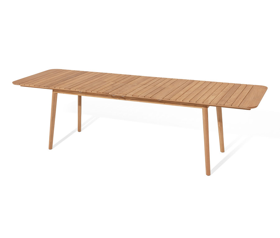 Ein doppelt ausziehbarer Teak-Tisch mit einer Lattenplatte und vier Beinen.
