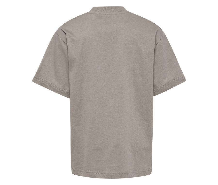 Nahaufnahme der Rückseite eines braunen hummel® HMLJR Loose T-Shirts.