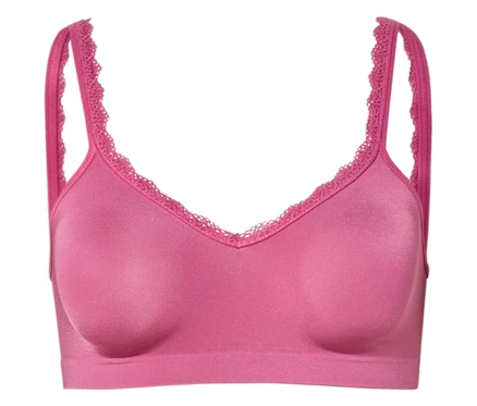 Nahaufnahme eines pinkfarbenen BHs mit Spitze an den Trägern und am Dekolleté.