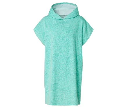 Mintfarbener, gemusterter Badeponcho mit Kapuze liegt auf einem weißen Hintergrund.