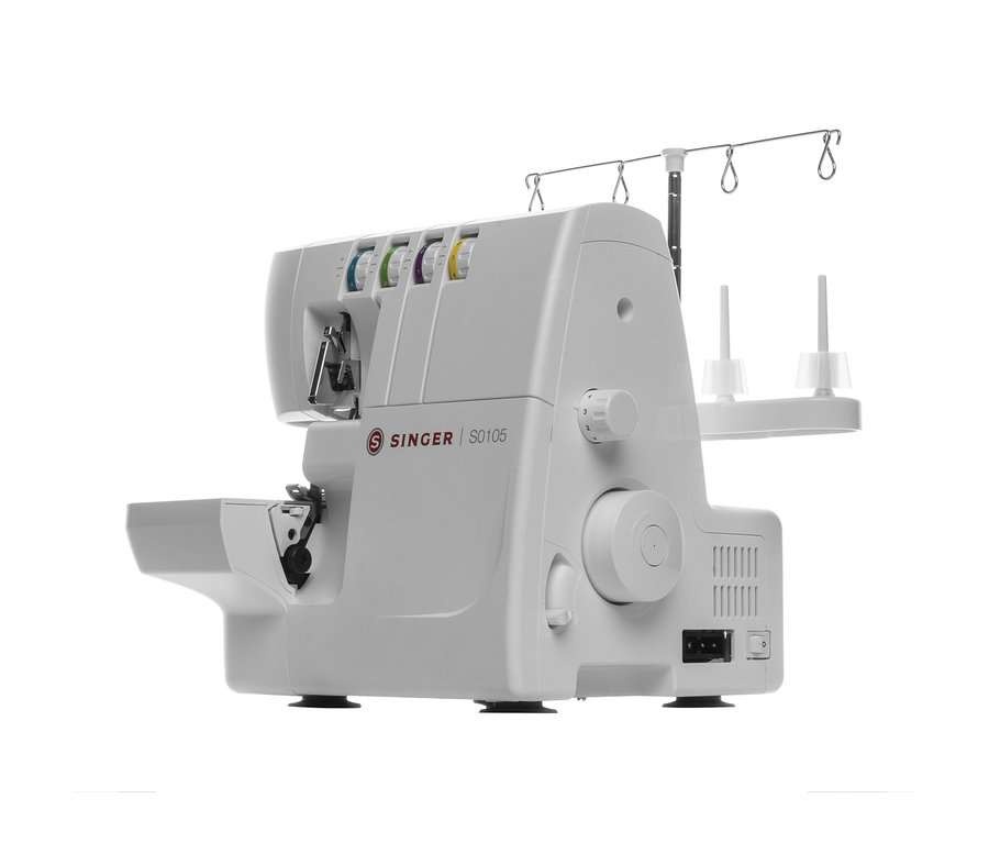 Detailansicht der Singer Overlock-Nähmaschine »S0105«.