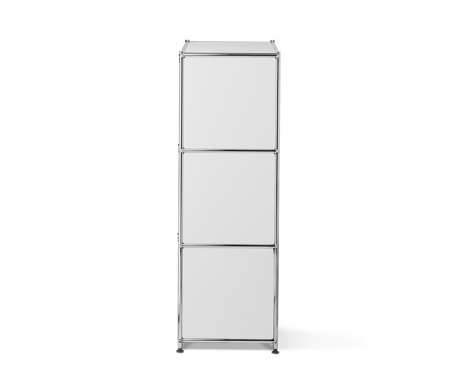 Ein weisses Metallregal mit drei Klappfächern.