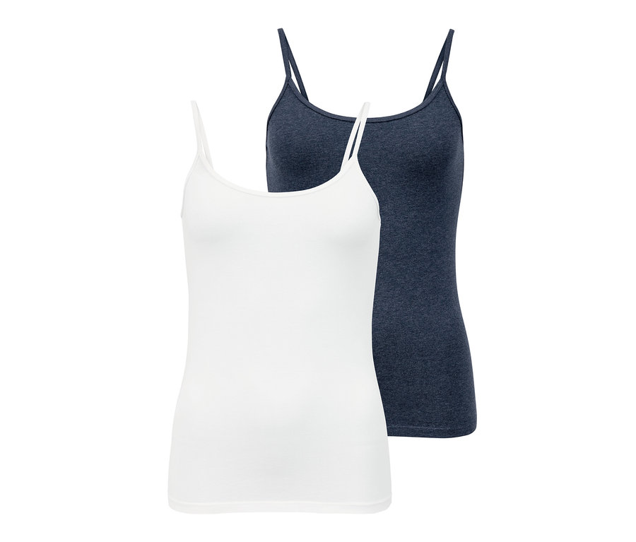 Zwei Hemdchen, ein weißes und ein blaues, liegen übereinander.