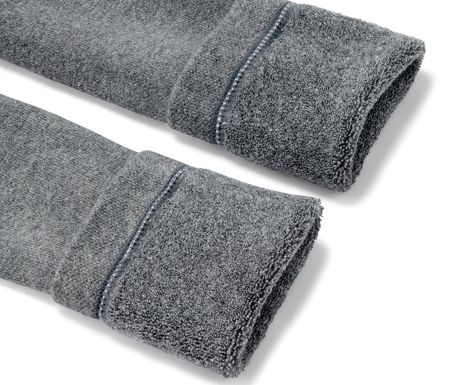 Detailansicht von 3 grauen Kinder-Thermoleggings.