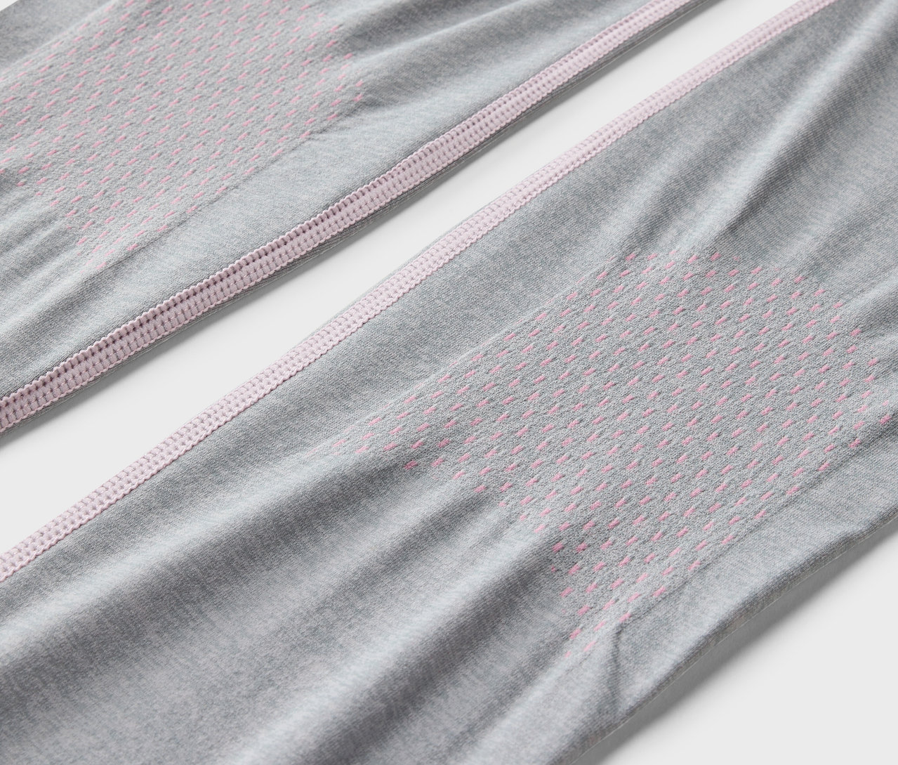 Detailansicht grauer Kinder-Seamless-Funktionsunterwäsche.