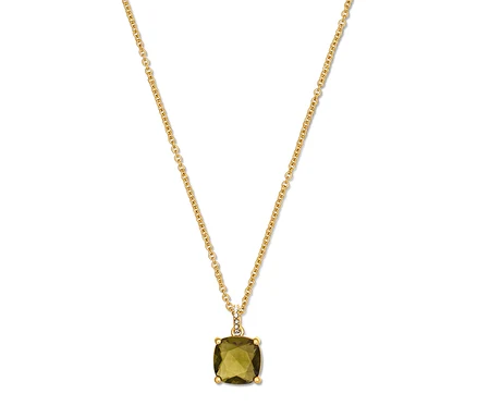Goldene Halskette mit olivgrünem, quadratischem Stein.