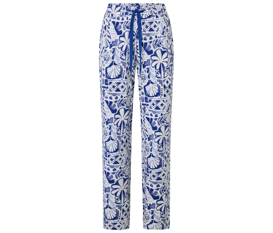Pyjamahose in Weiß mit blauem Muster aus Muscheln, Blättern und abstrakten Formen, mit blauem Kordelzug.