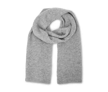 Grauer Merino-Strickschal mit Rippenstruktur, über sich selbst gefaltet.
