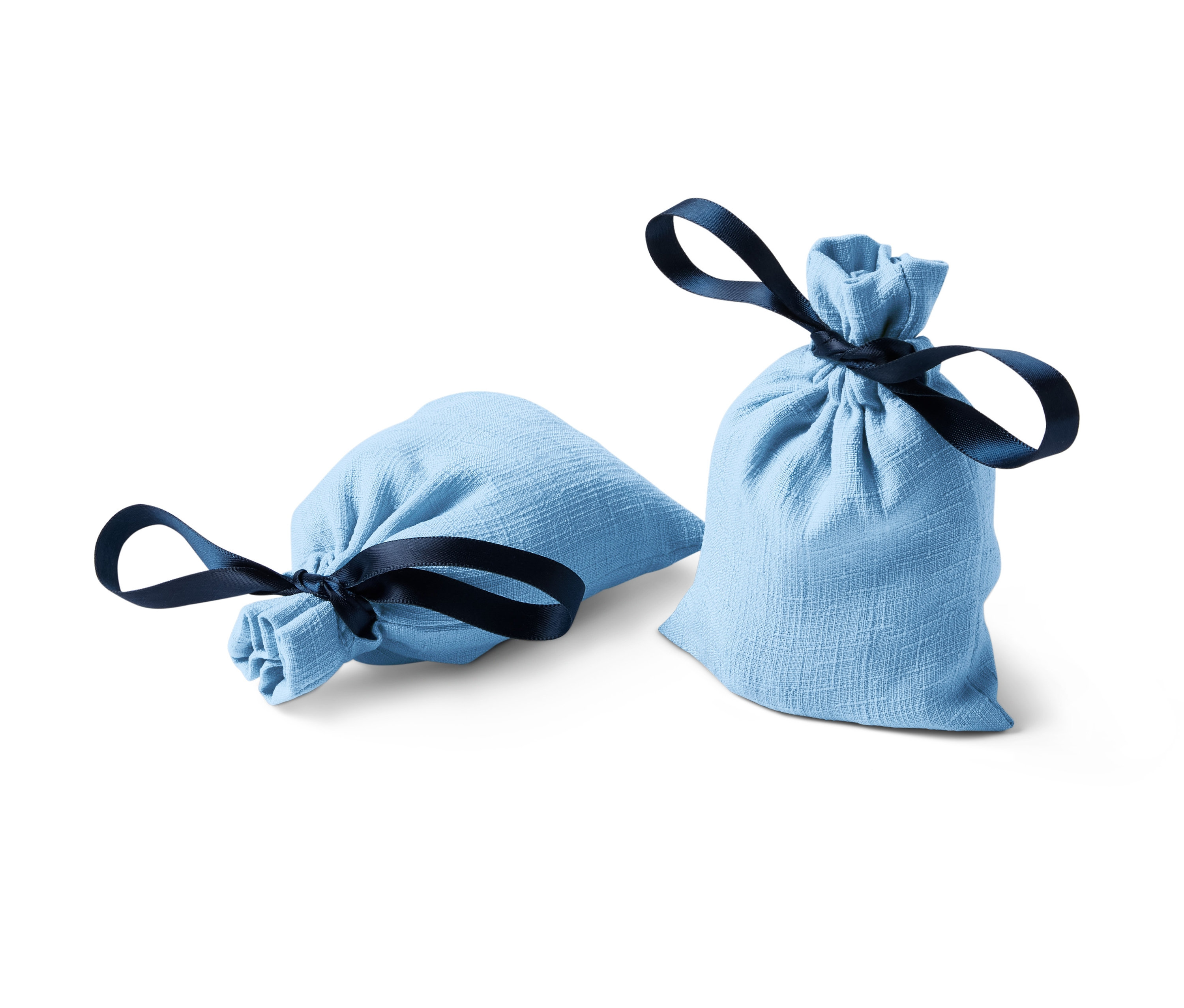 Zwei Lavendelsäckchen mit dunkelblauem Band.