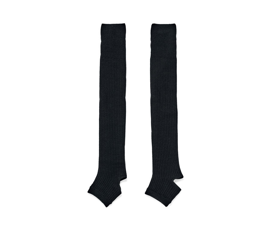 Zwei schwarze Stulpen.