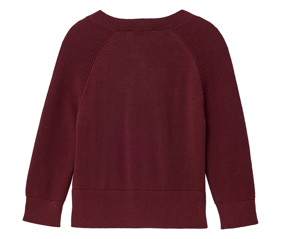 Burgunderroter Pullover mit langen Ärmeln.