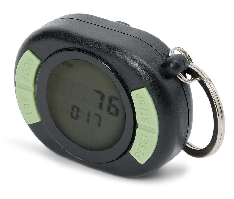 Schwarzer Schrittzähler mit Schlüsselanhänger, der Zahlen auf dem Display anzeigt.