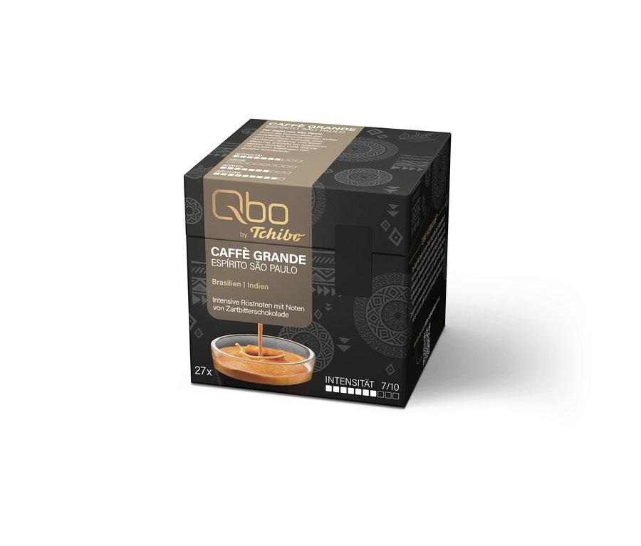 Eine geöffnete, schwarze Qbo by Tchibo Caffè Grande Espírito São Paulo Kapselbox mit 27 Kaffeekapseln ist zu sehen.