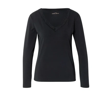 Schwarzes Langarmshirt mit V-Ausschnitt und Spitzenbesatz am Ausschnitt.
