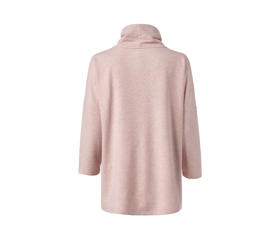 Rosa Sweatpullover mit Rollkragen und Dreiviertelärmeln.