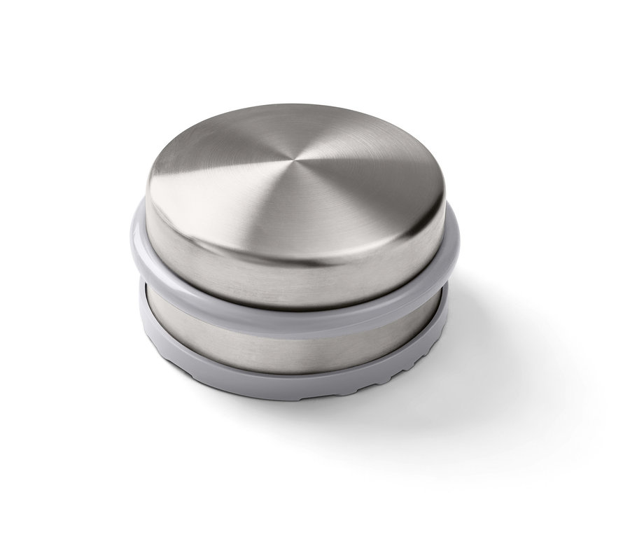 Ein Türstopper aus Metall auf weißem Hintergrund.