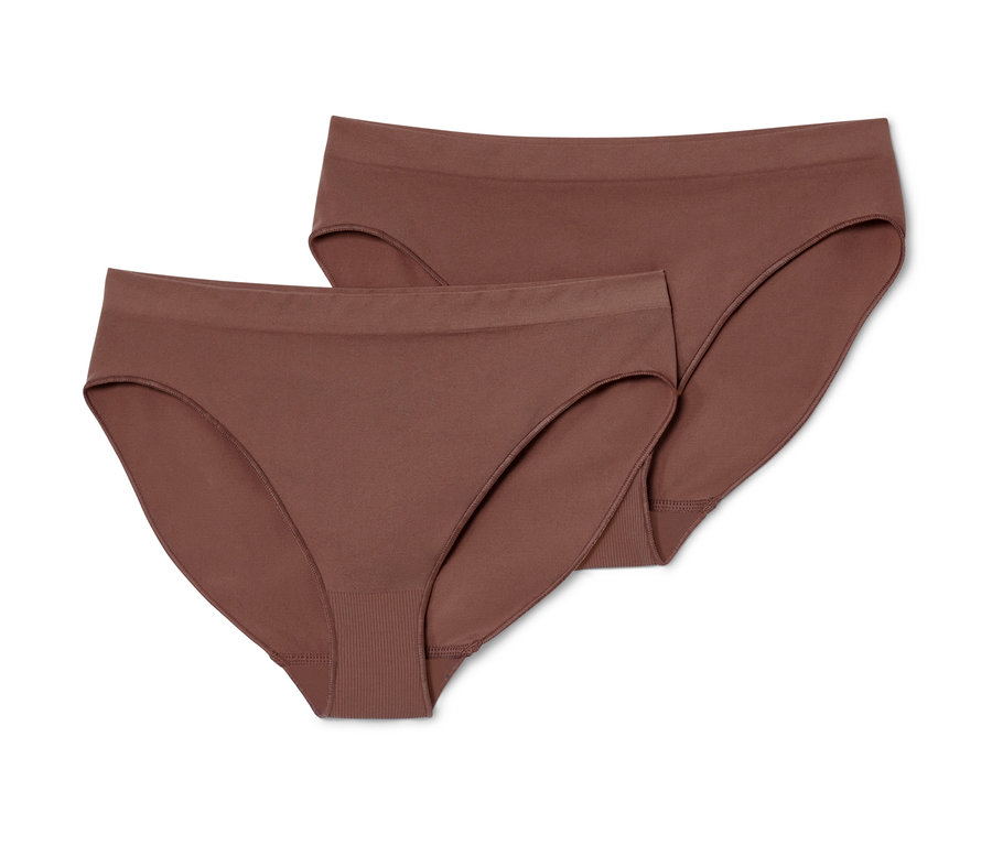 Zwei kastanienbraune Seamless Slips liegen auf einem weißen Hintergrund.