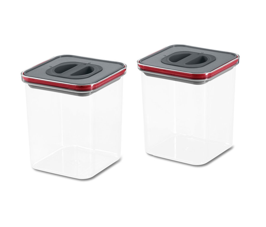 Zwei Vakuum-Frischhaltedosen stehen nebeneinander.