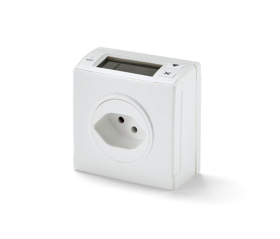 Weißes Energieverbrauchsmessgerät mit LCD-Display.