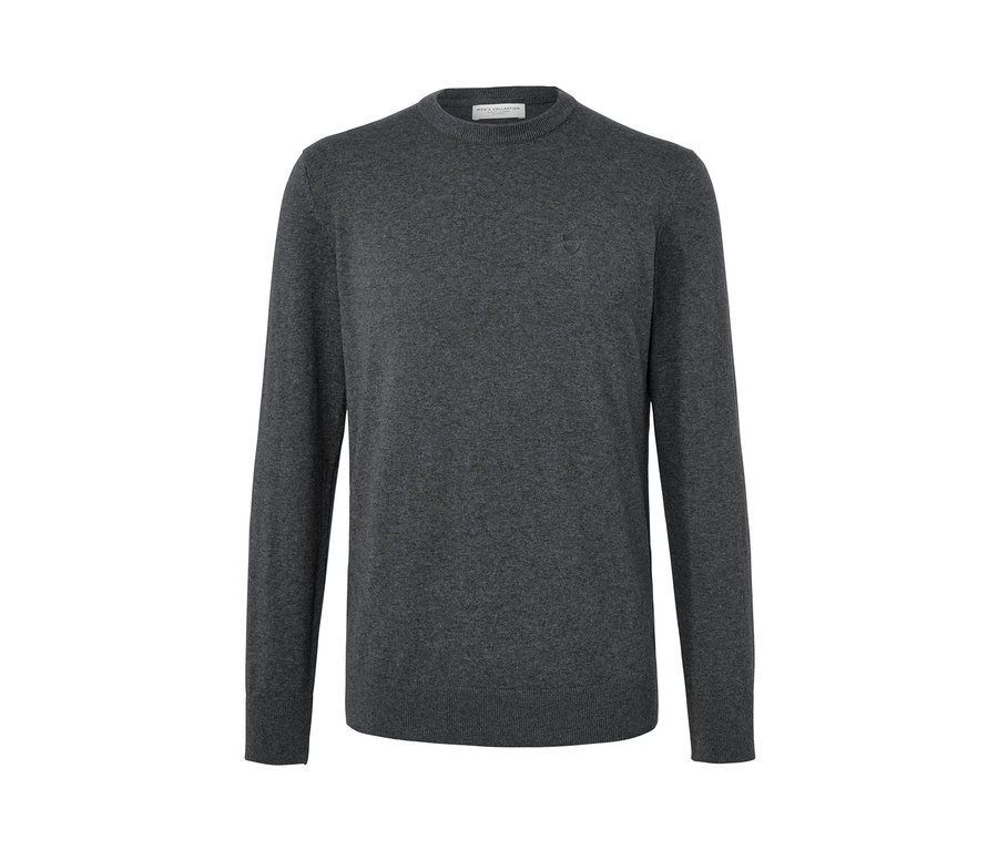 Grauer Pullover mit Rundhalsausschnitt.