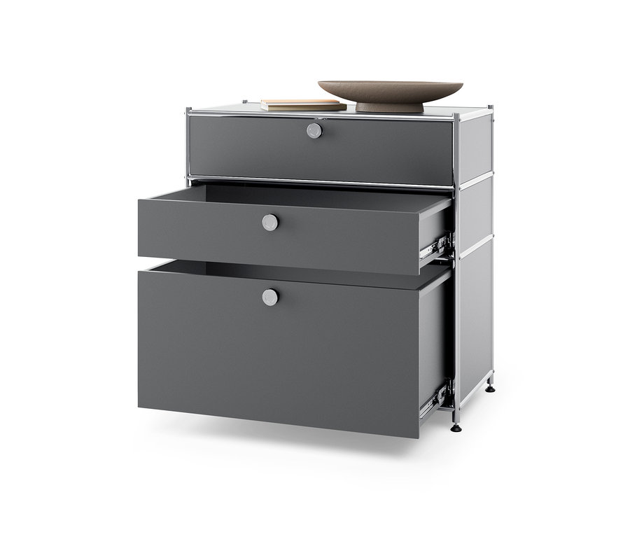 Graue Kommode Metall »CN3« mit 3 Schubladen, von denen zwei geöffnet sind.