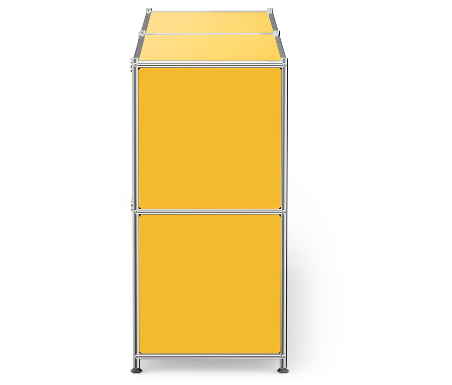 Gelber Schrank mit silbernem Rahmen.