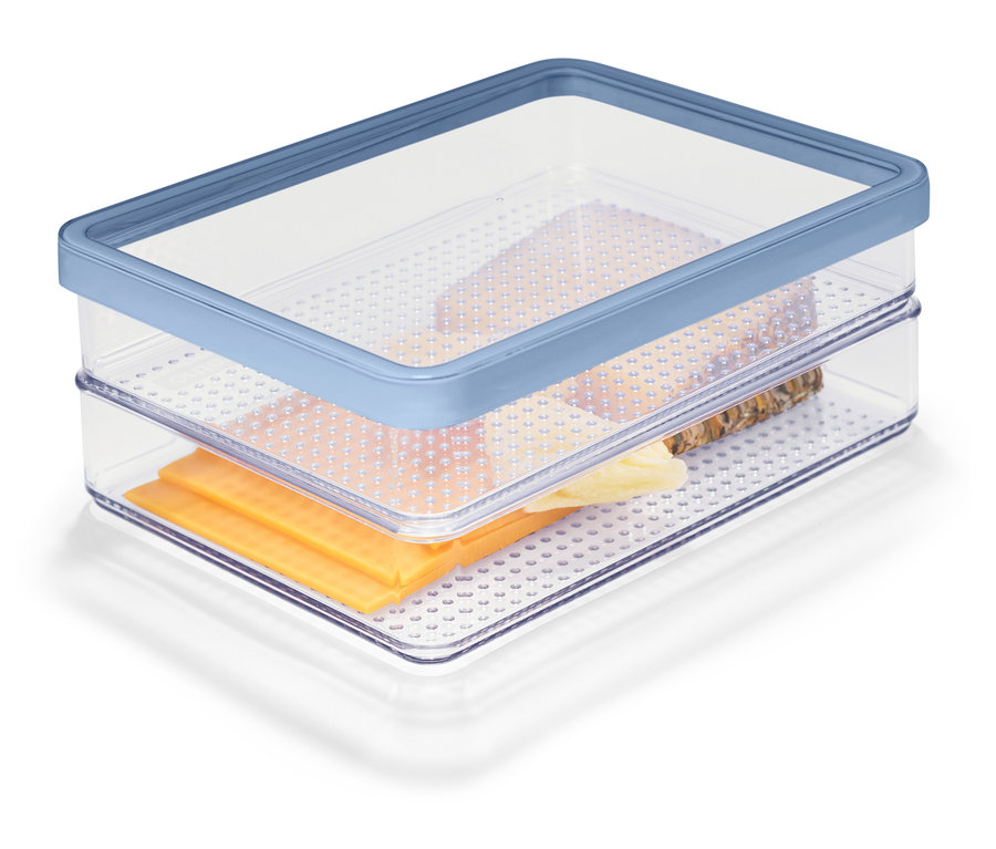 Aufschnittbox mit Käse und Brot.