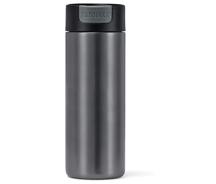 Ein grauer Kambukka To Go Becher, 500 ml.