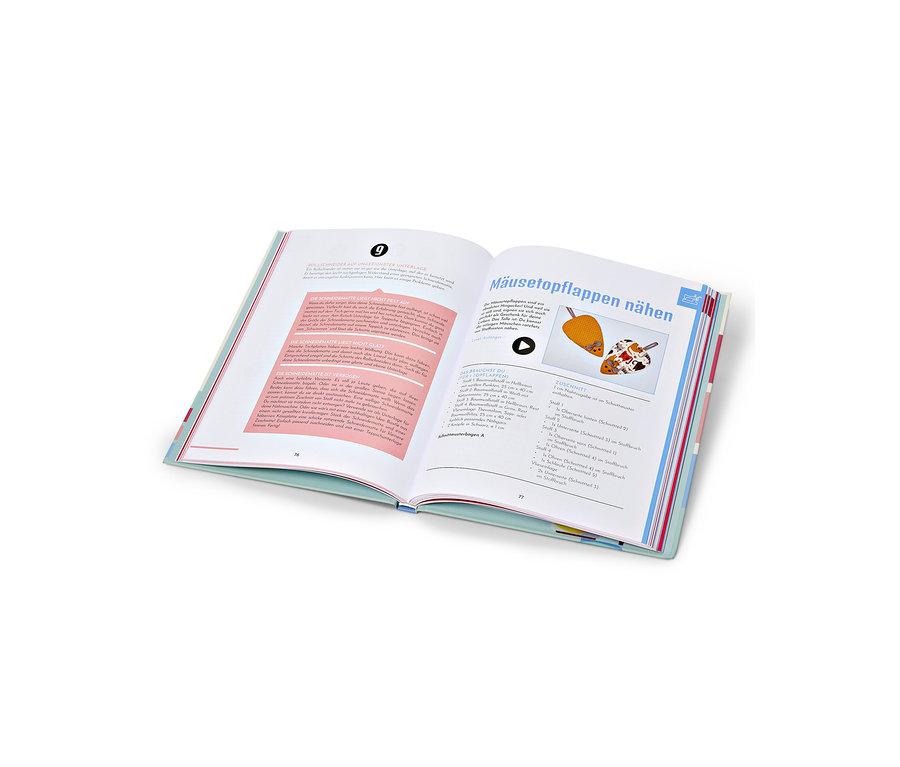 Aufgeschlagenes Buch »Näh doch einfach« mit Nähanleitung.