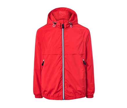 Eine rote Windbreaker-Jacke mit Reißverschluss in der Mitte.