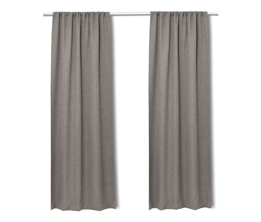 Zwei Verdunkelungsvorhangschals hängen an einer weißen Stange.