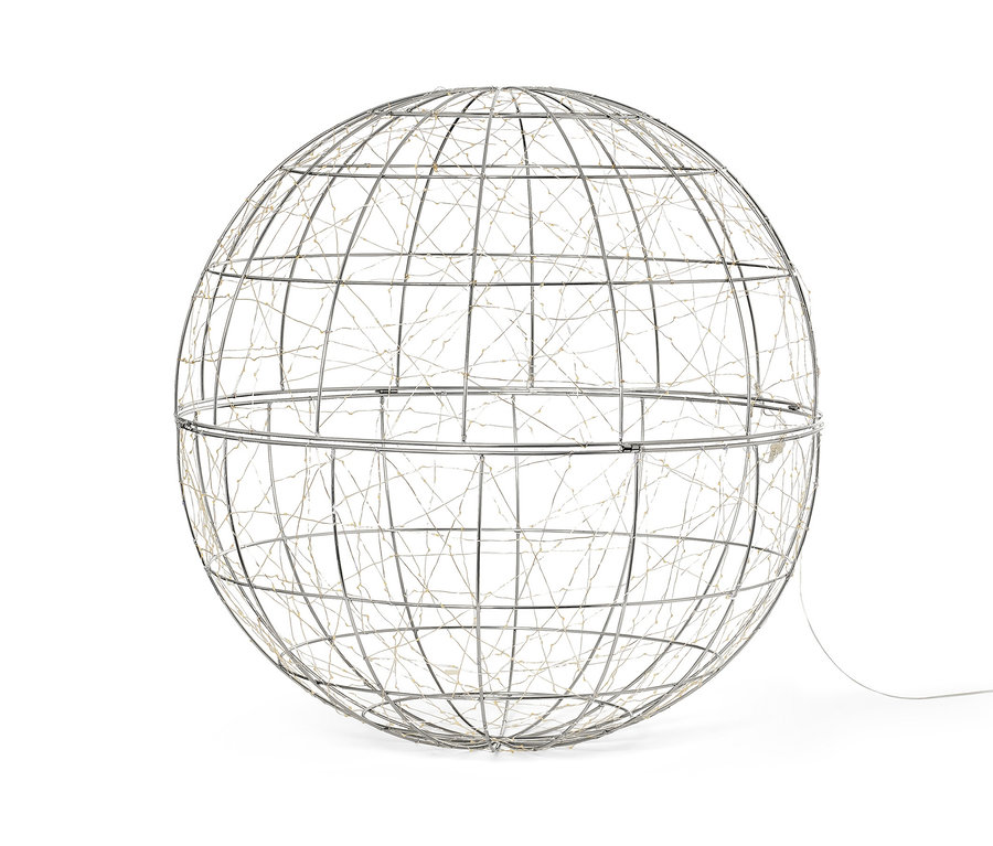 Eine große LED-Kugel mit Drahtrahmen und Lichtern.