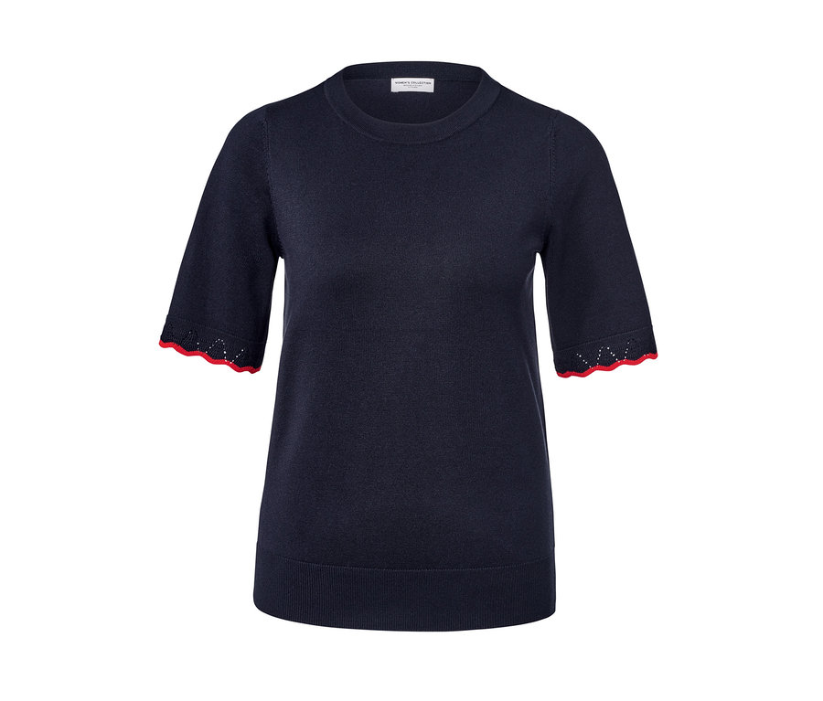 Dunkelblauer Feinstrickpullover mit kurzen Ärmeln und rotem Saum.