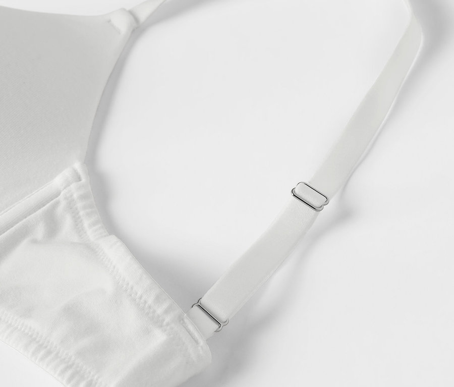 Detailaufnahme eines weißen BHs mit verstellbaren Trägern.