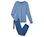Blauer, langärmliger Schlafanzug und blaue, gemusterte Hose.