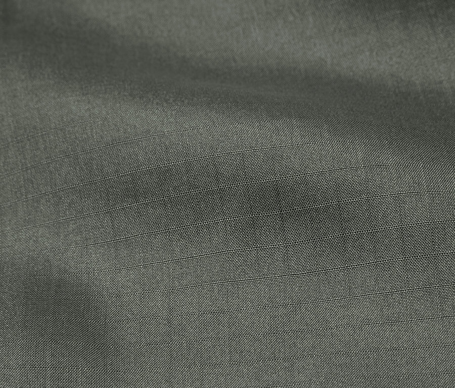 Detailaufnahme eines grauen Seiden-Schlafsack-Inlays.